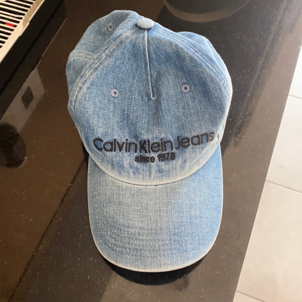 Calvin Klien hat
